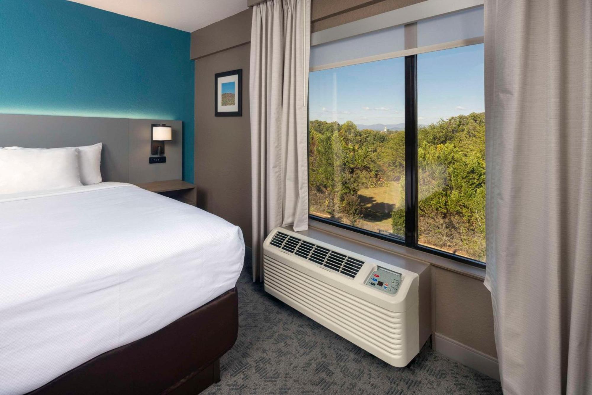 Comfort Inn & Suites Dahlonega University Area Buitenkant foto