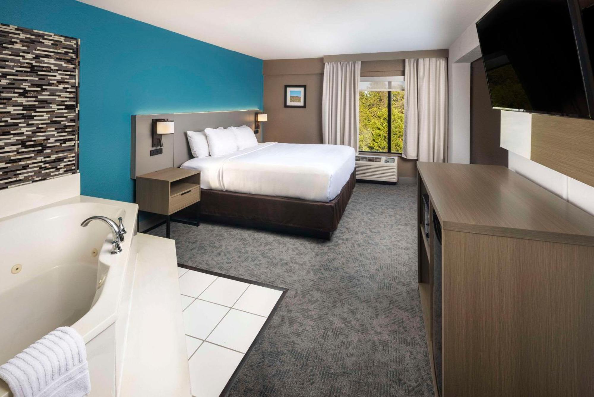 Comfort Inn & Suites Dahlonega University Area Buitenkant foto