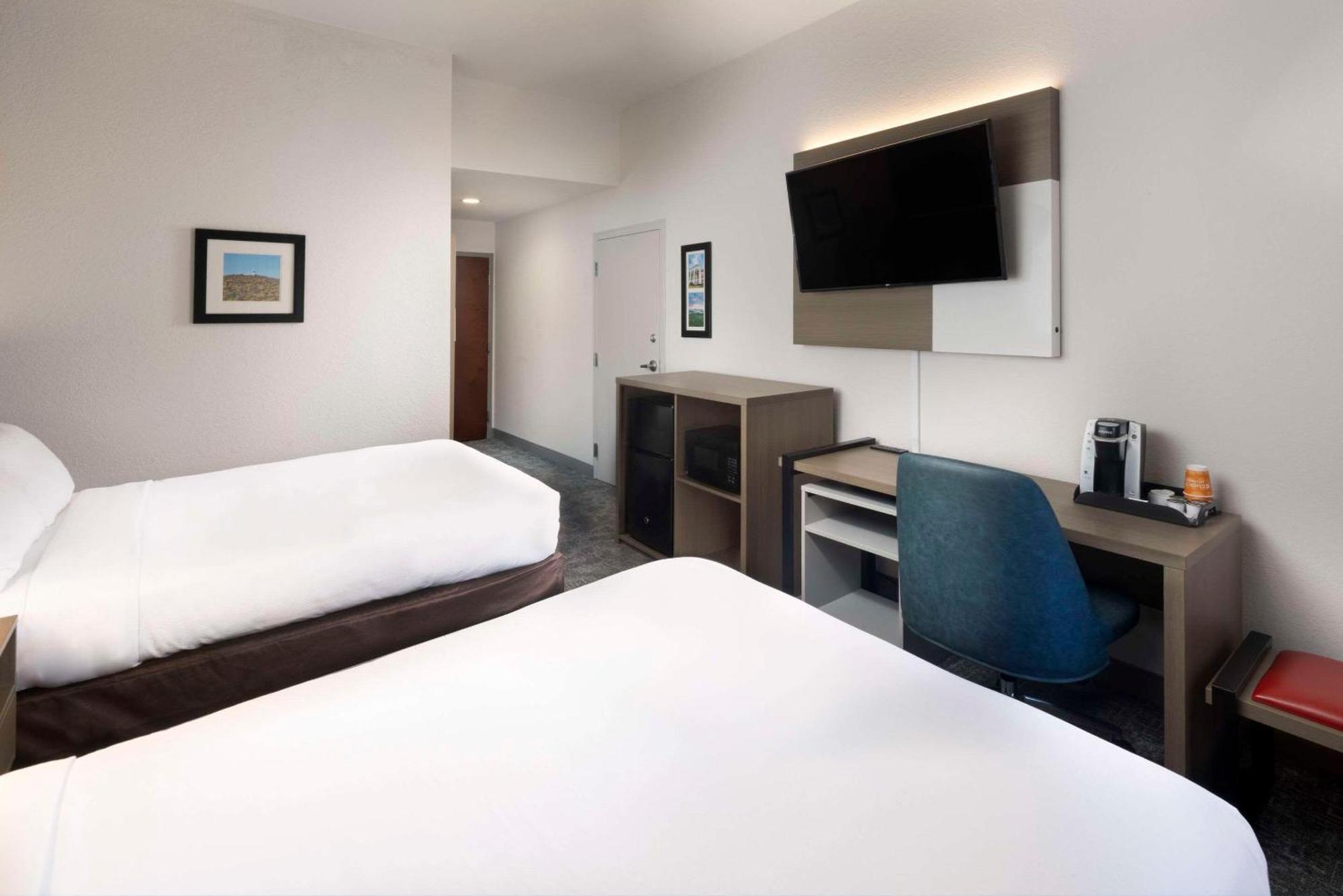 Comfort Inn & Suites Dahlonega University Area Buitenkant foto