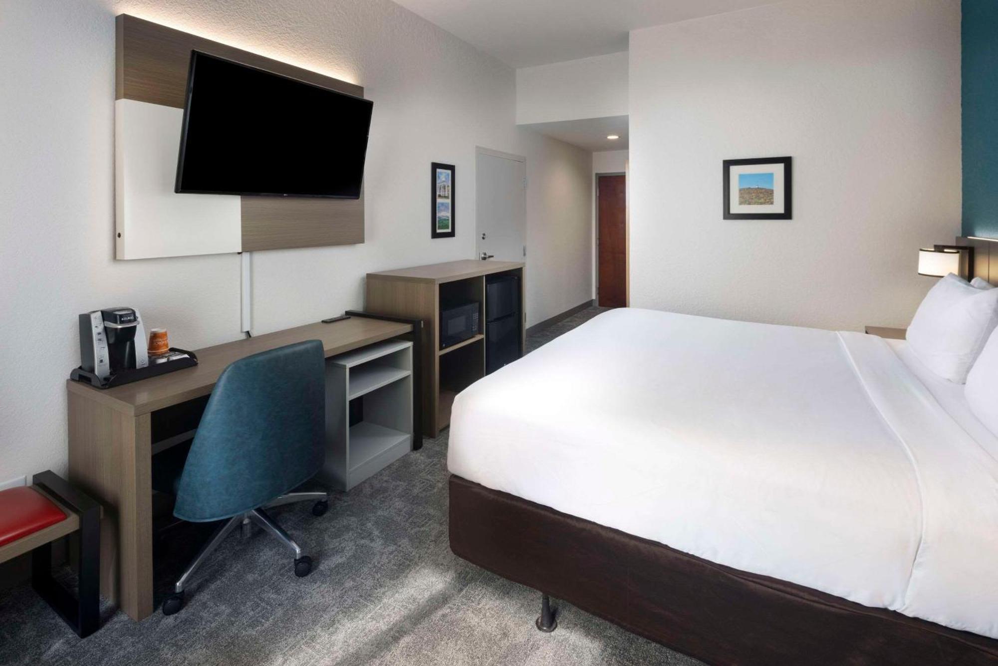 Comfort Inn & Suites Dahlonega University Area Buitenkant foto
