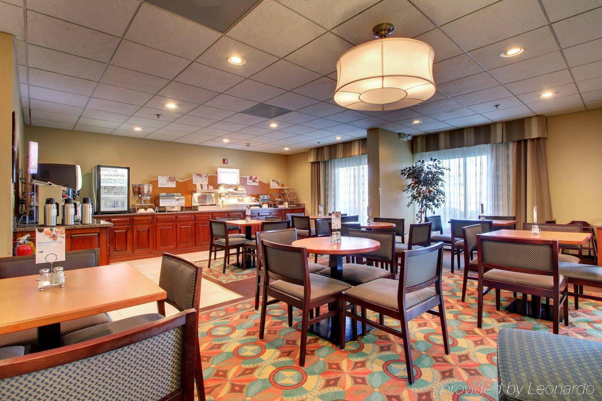 Comfort Inn & Suites Dahlonega University Area Buitenkant foto