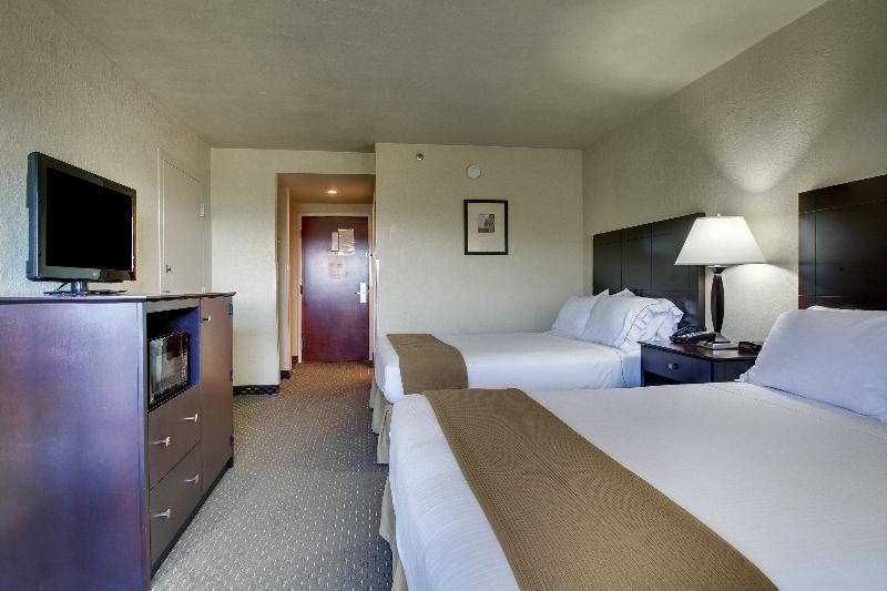 Comfort Inn & Suites Dahlonega University Area Buitenkant foto